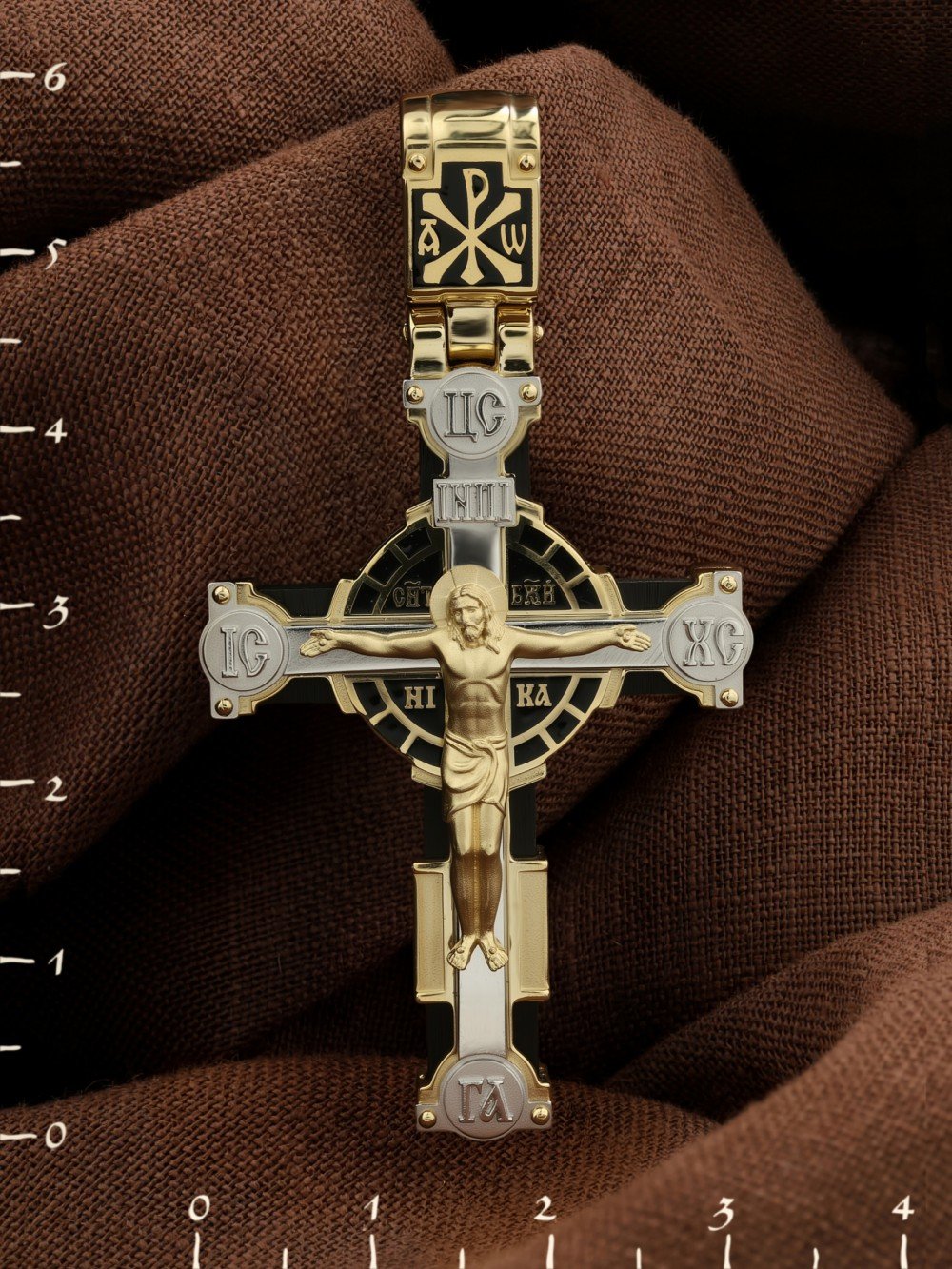 Крест из лимонного золота c эмаль и эбеновым деревом