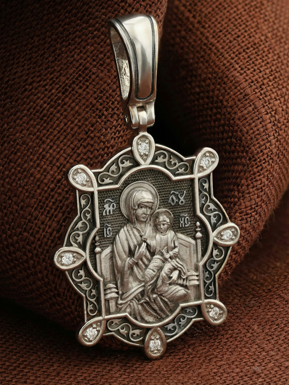 Образок из белого золота c бриллиантами