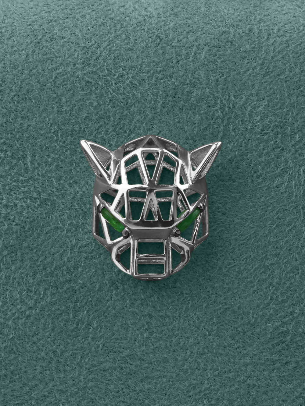 Подвеска из белого золота c изумрудом