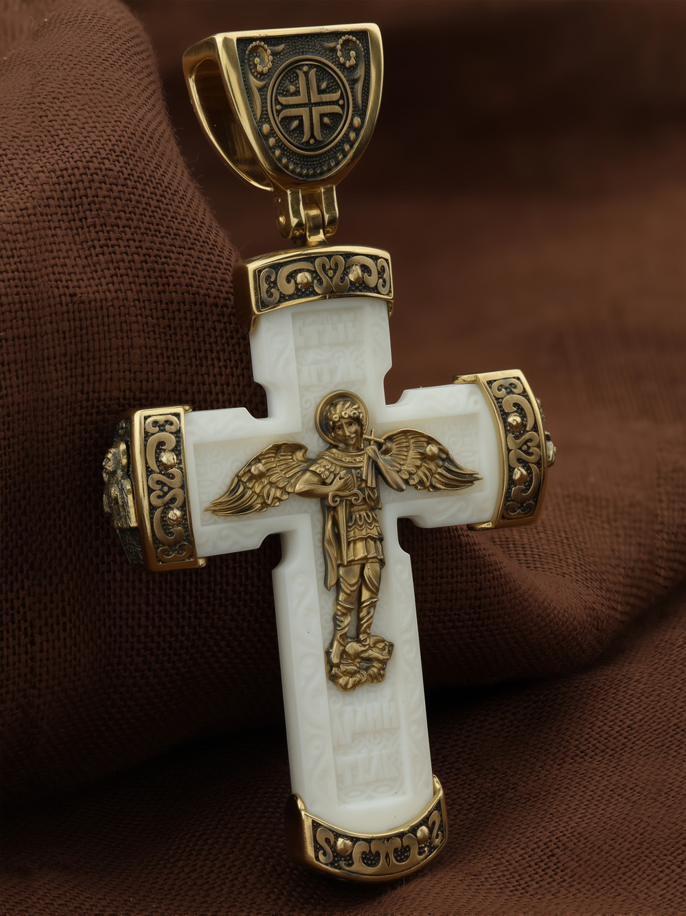 Крест из лимонного золота c бивнем мамонта