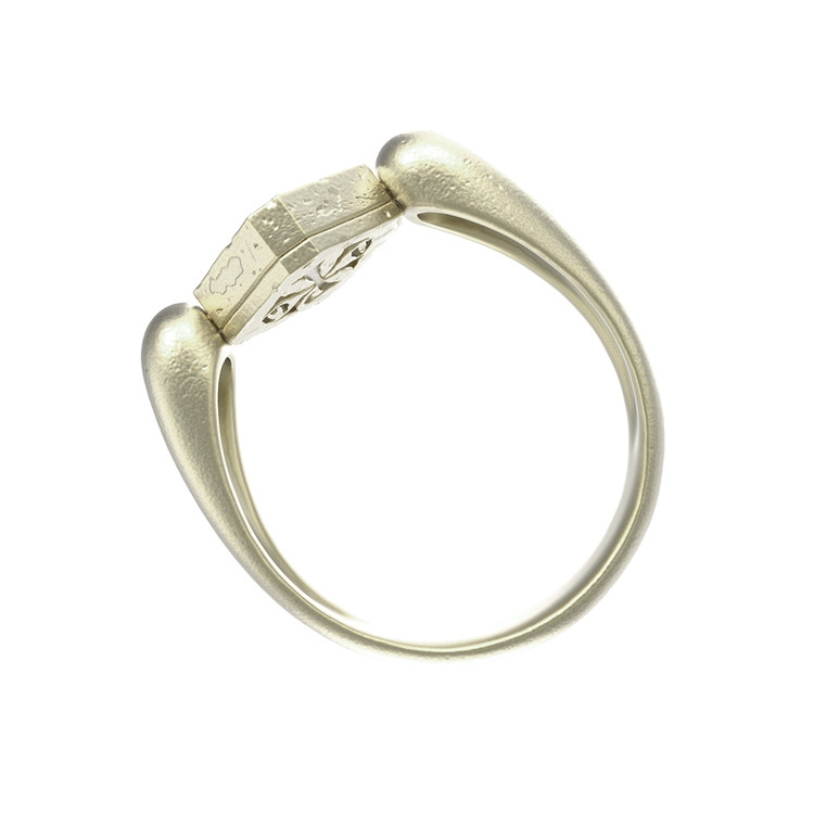 Кольцо из зелёного золота