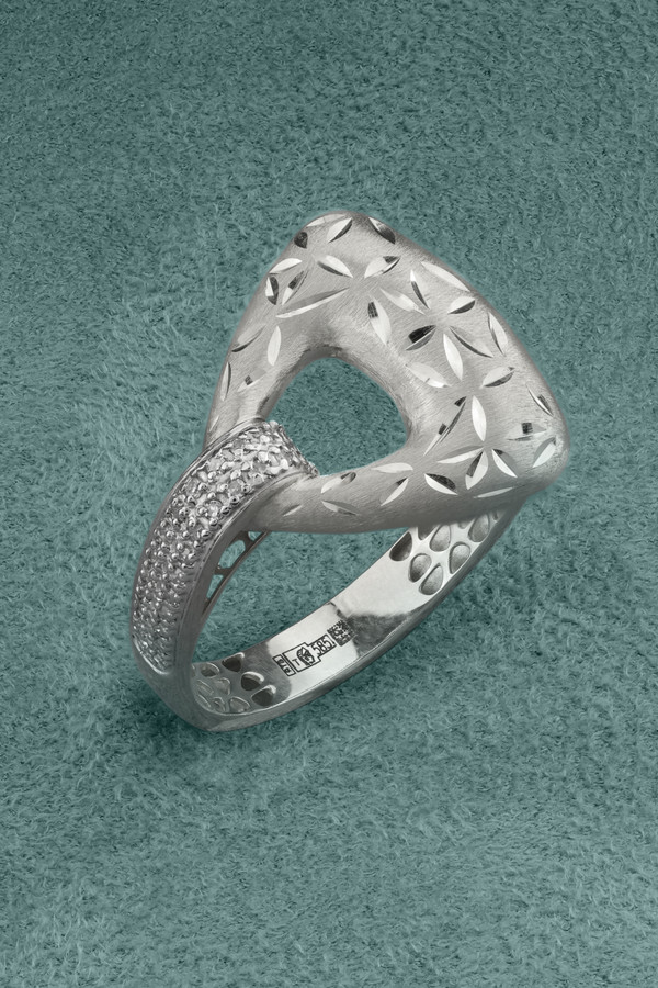 Кольцо из белого золота c бриллиантами