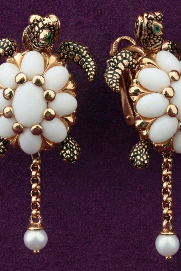 Серьги из золота c эмаль , жемчугом и бивнем мамонта