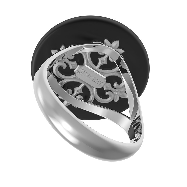 Кольцо из белого золота c ониксом