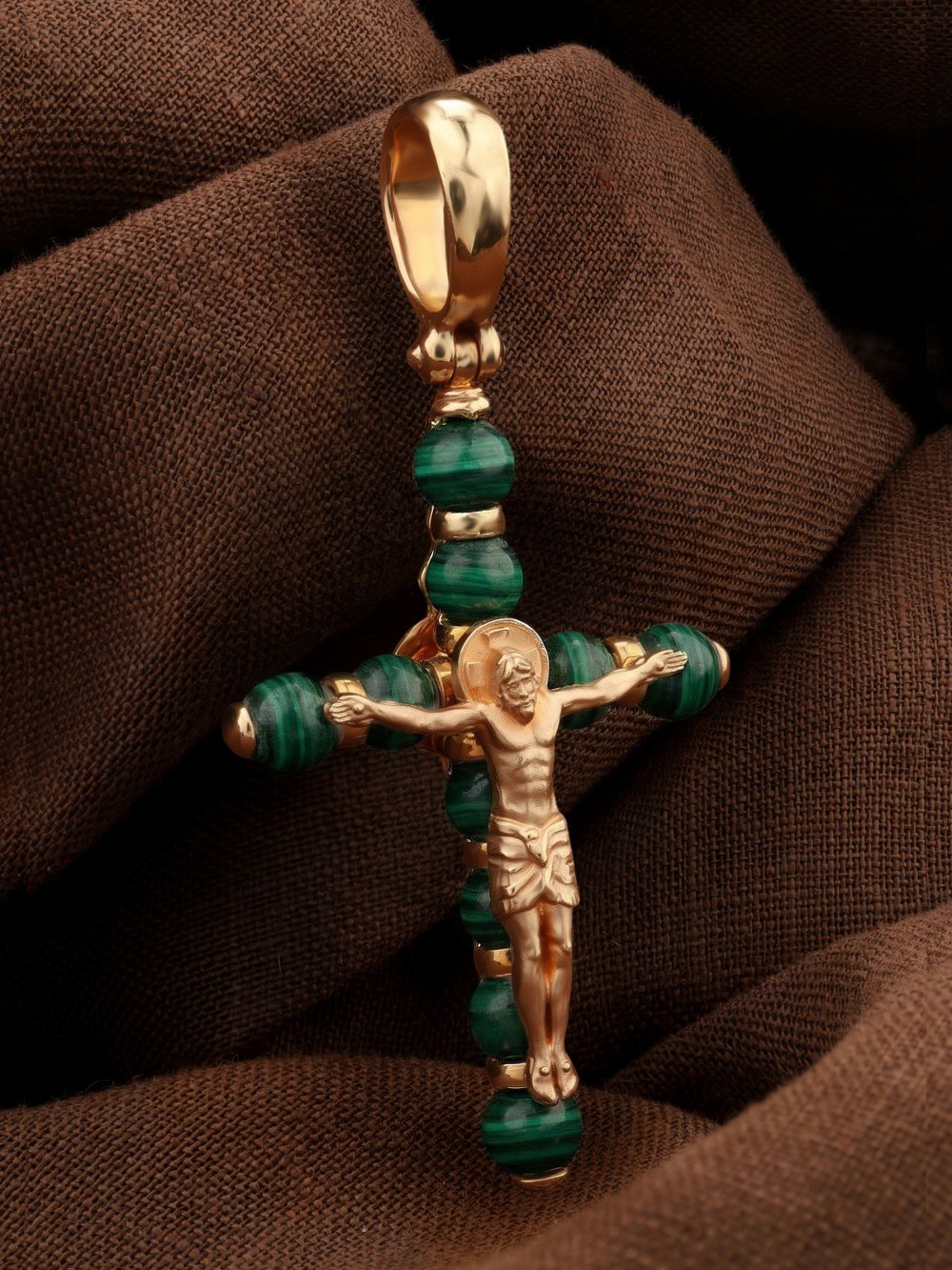 Крест из золота c малахитом