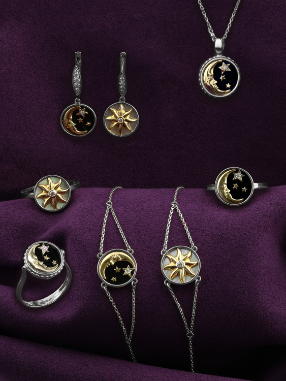 Кольцо из белого золота c бриллиантами и ониксом