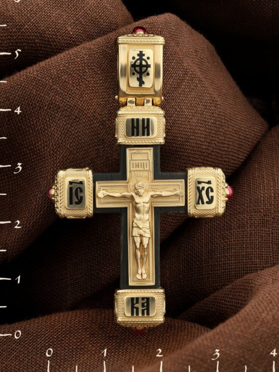 Крест из лимонного золота c эмаль , рубином и эбеновым деревом