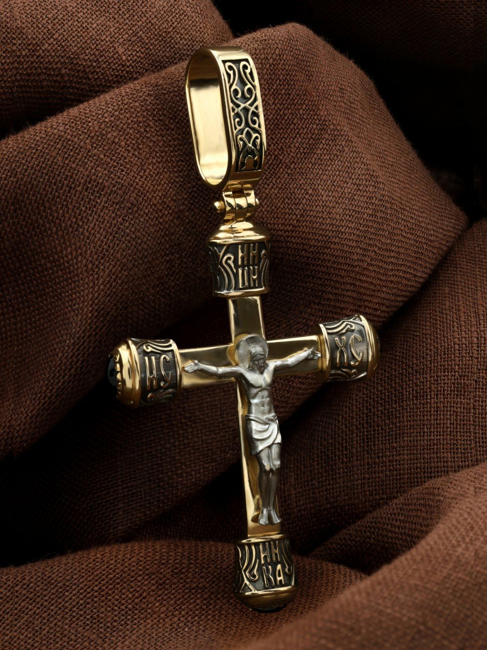 Крест из лимонного золота c ониксом