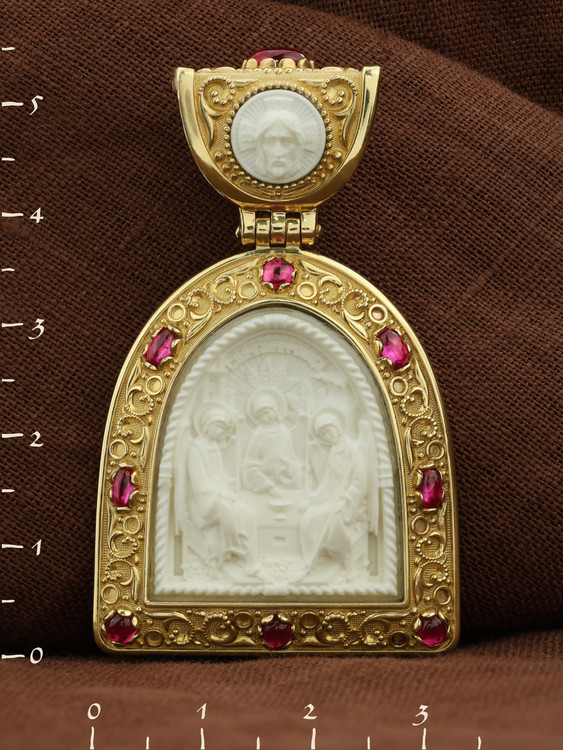 Образок из лимонного золота c эмалью, рубином и бивнем мамонта