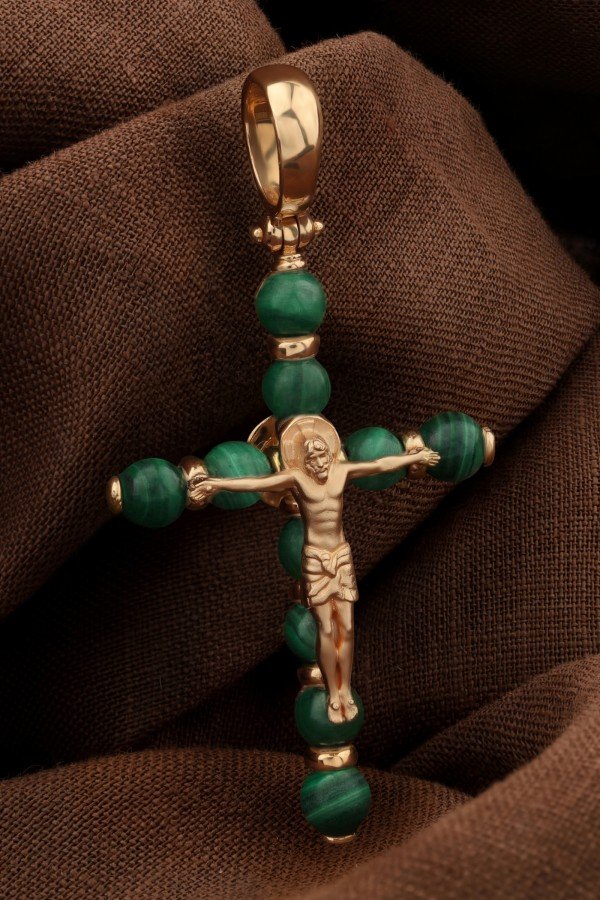 Крест из золота c малахитом