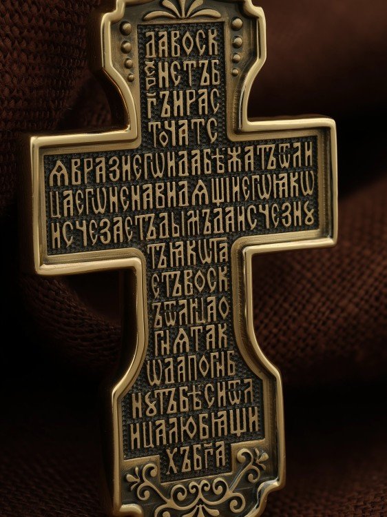 Крест из лимонного золота