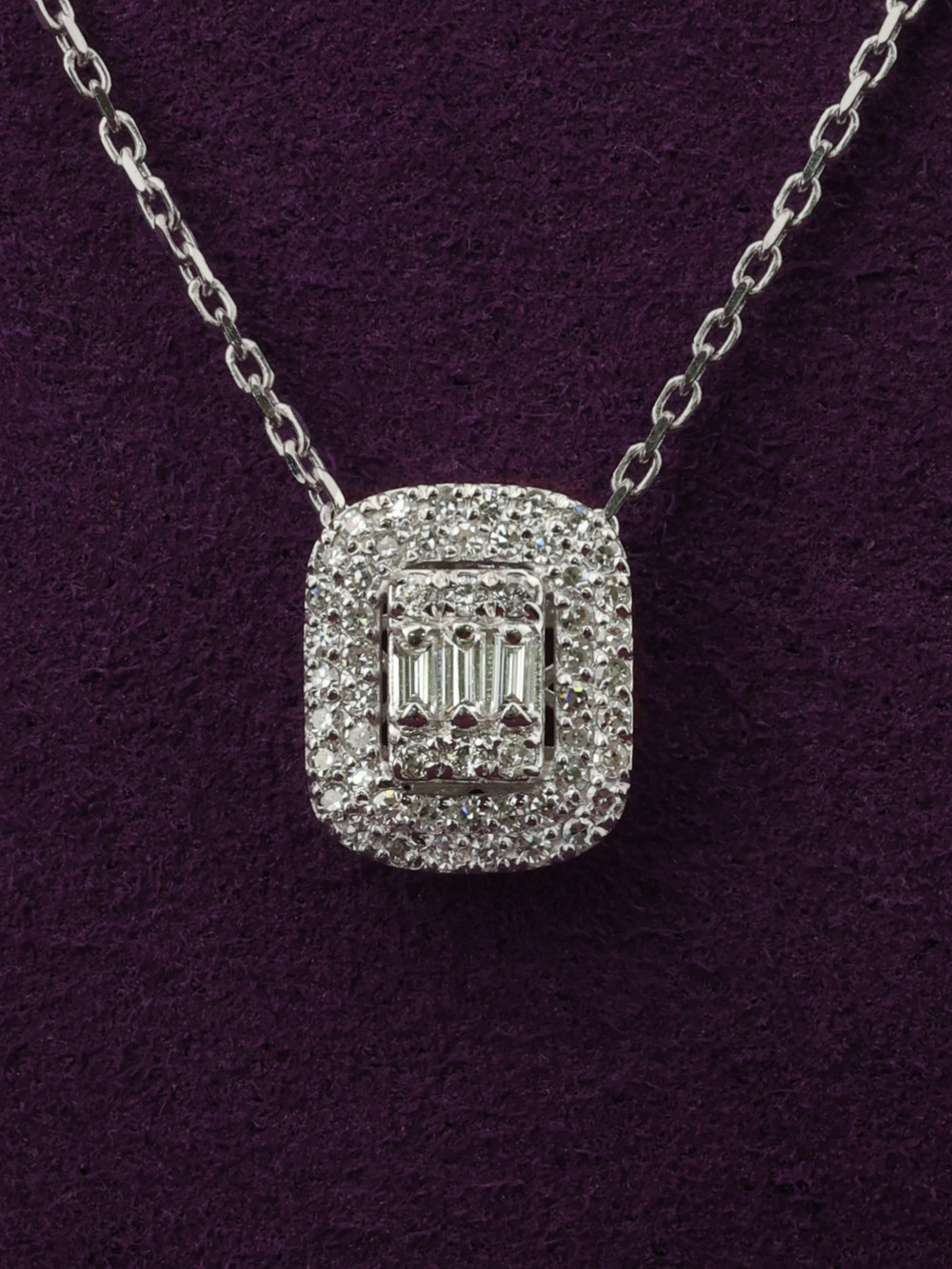 Колье из белого золота c бриллиантами