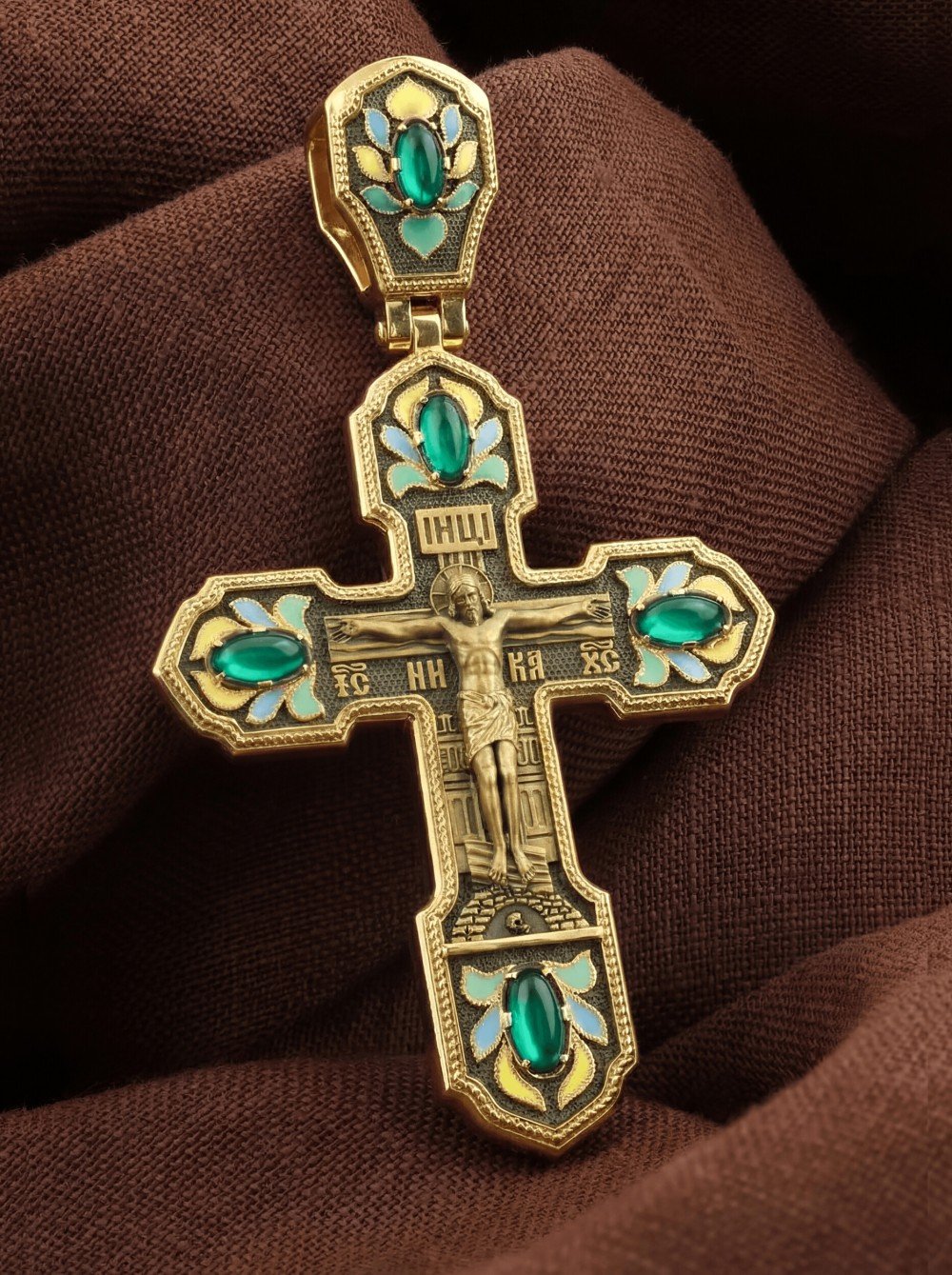 Крест из лимонного золота c эмаль и хризопразом