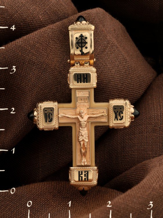 Крест из золота c эмаль , ониксом и деревом груши