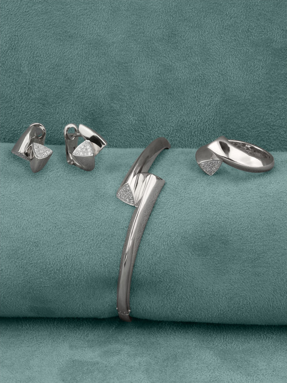 Браслет из белого золота c бриллиантами