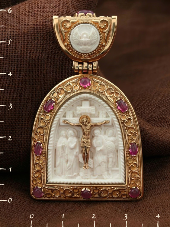 Образок из золота c эмаль , рубином и бивнем мамонта