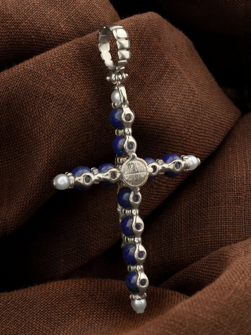 Крест из белого золота c жемчугом и лазуритом