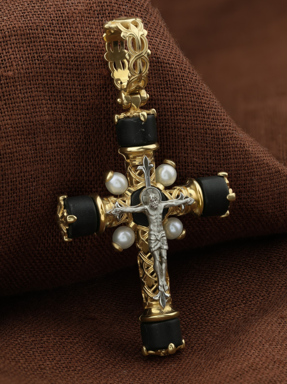 Крест из лимонного золота c жемчугом и ониксом