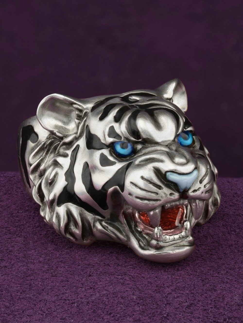 Кольцо из белого золота c эмалью