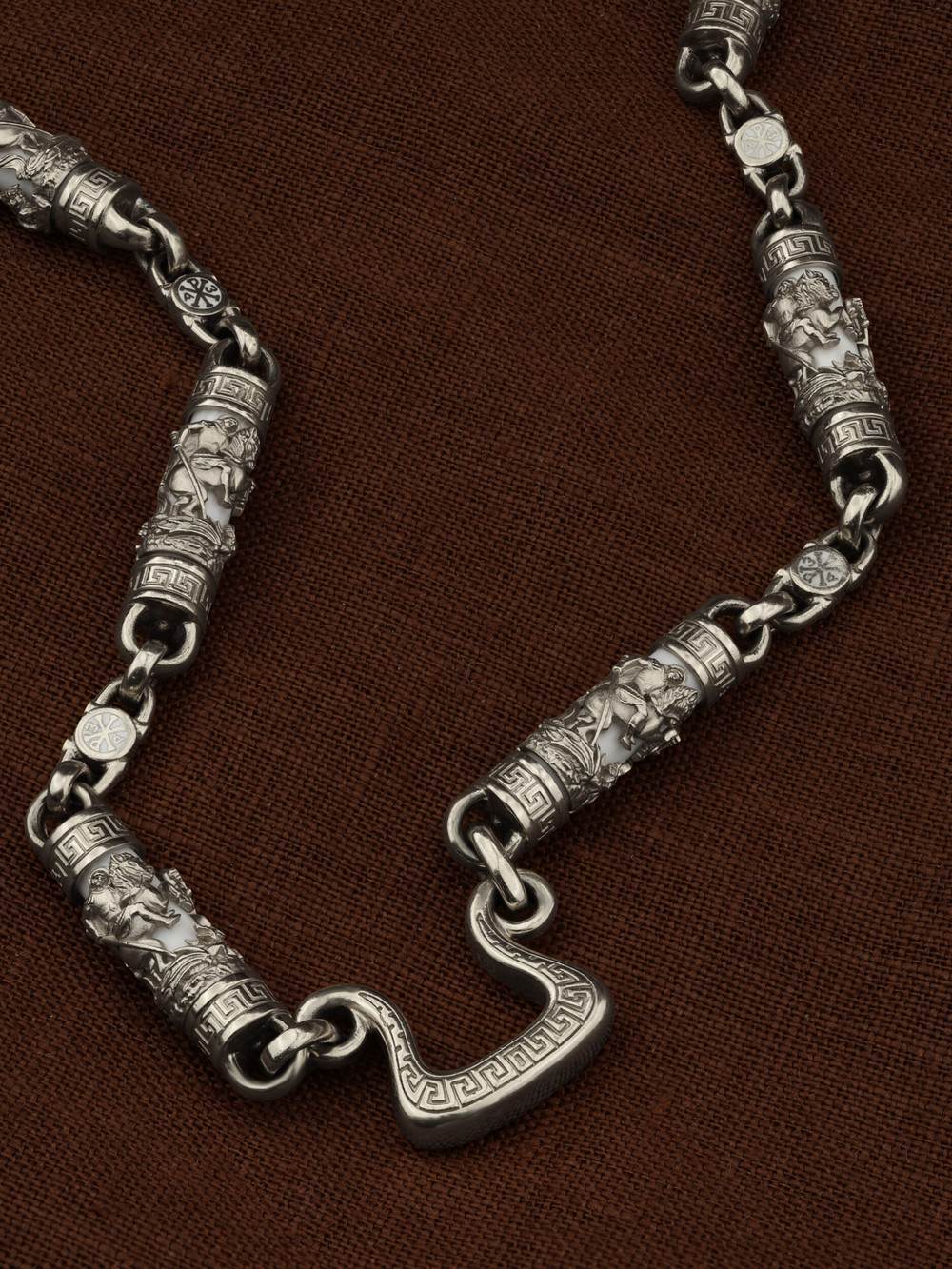 Цепь из белого золота c эмаль и бивнем мамонта