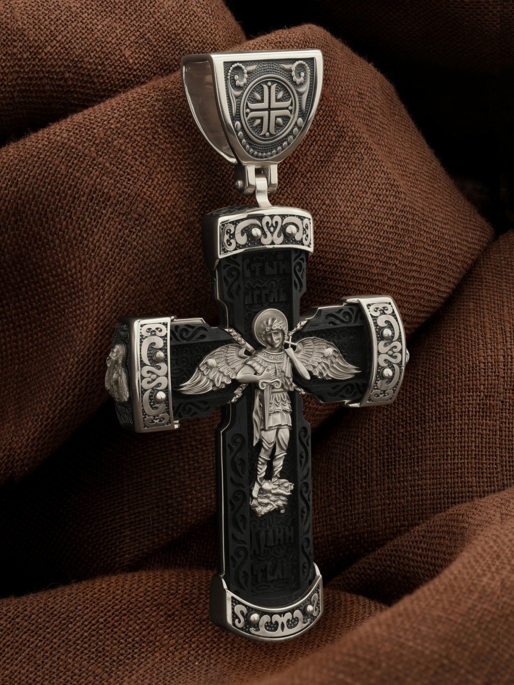 Крест из белого золота c эбеновым деревом