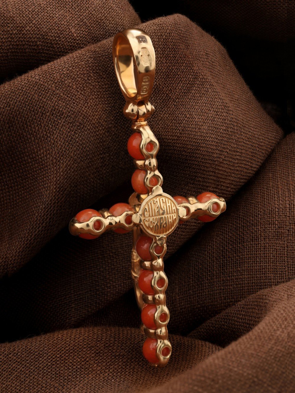 Крест из золота c кораллом