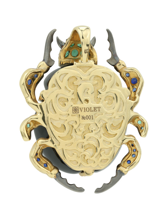 Подвеска из лимонного золота c бриллиантами, сапфиром, изумрудом, ониксом и изумрудом