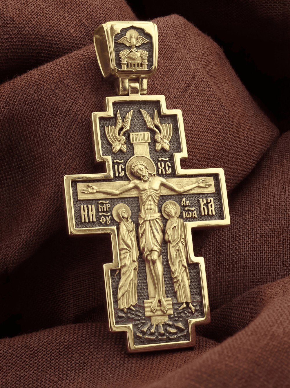 Крест из лимонного золота