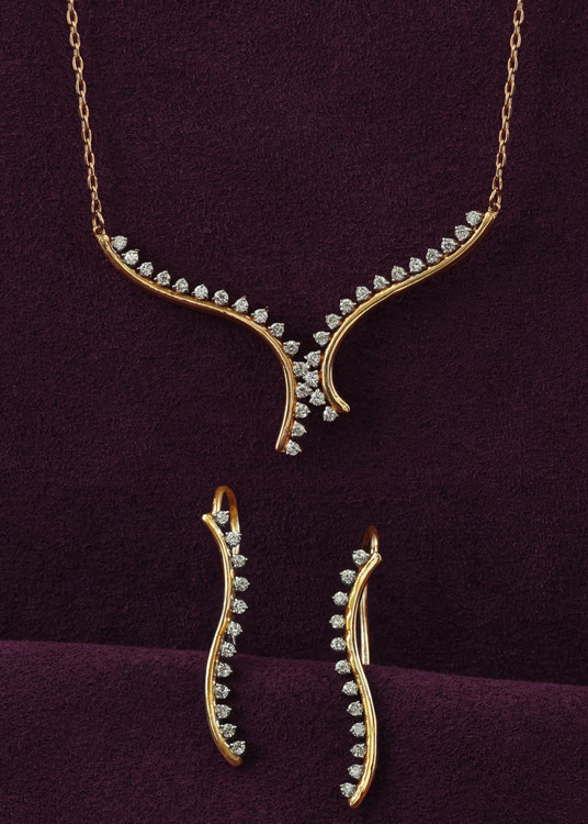 Серьги из золота c бриллиантами