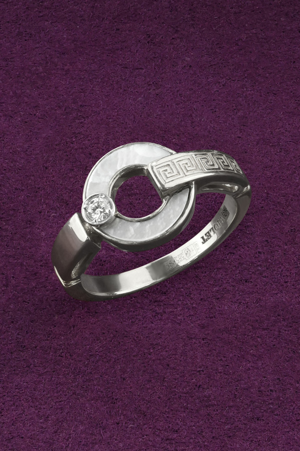 Кольцо из белого золота c бриллиантами и перламутром