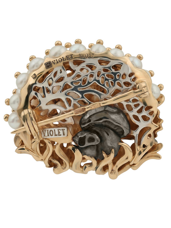 Брошь из золота c эмаль и жемчугом