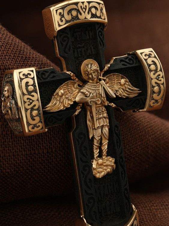 Крест из золота c эбеновым деревом