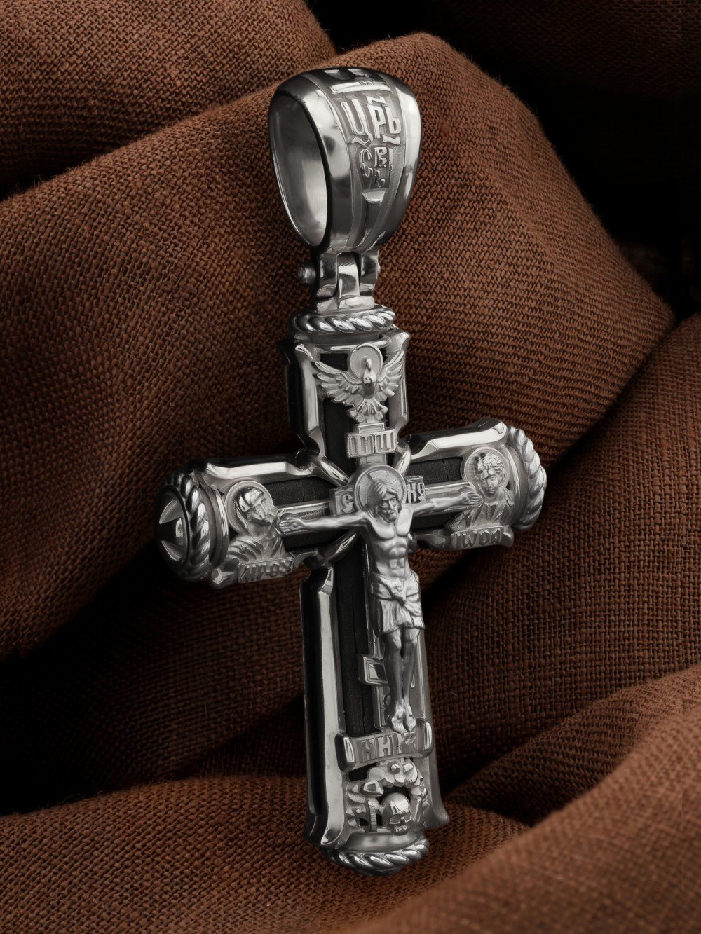 Крест из белого золота c эбеновым деревом