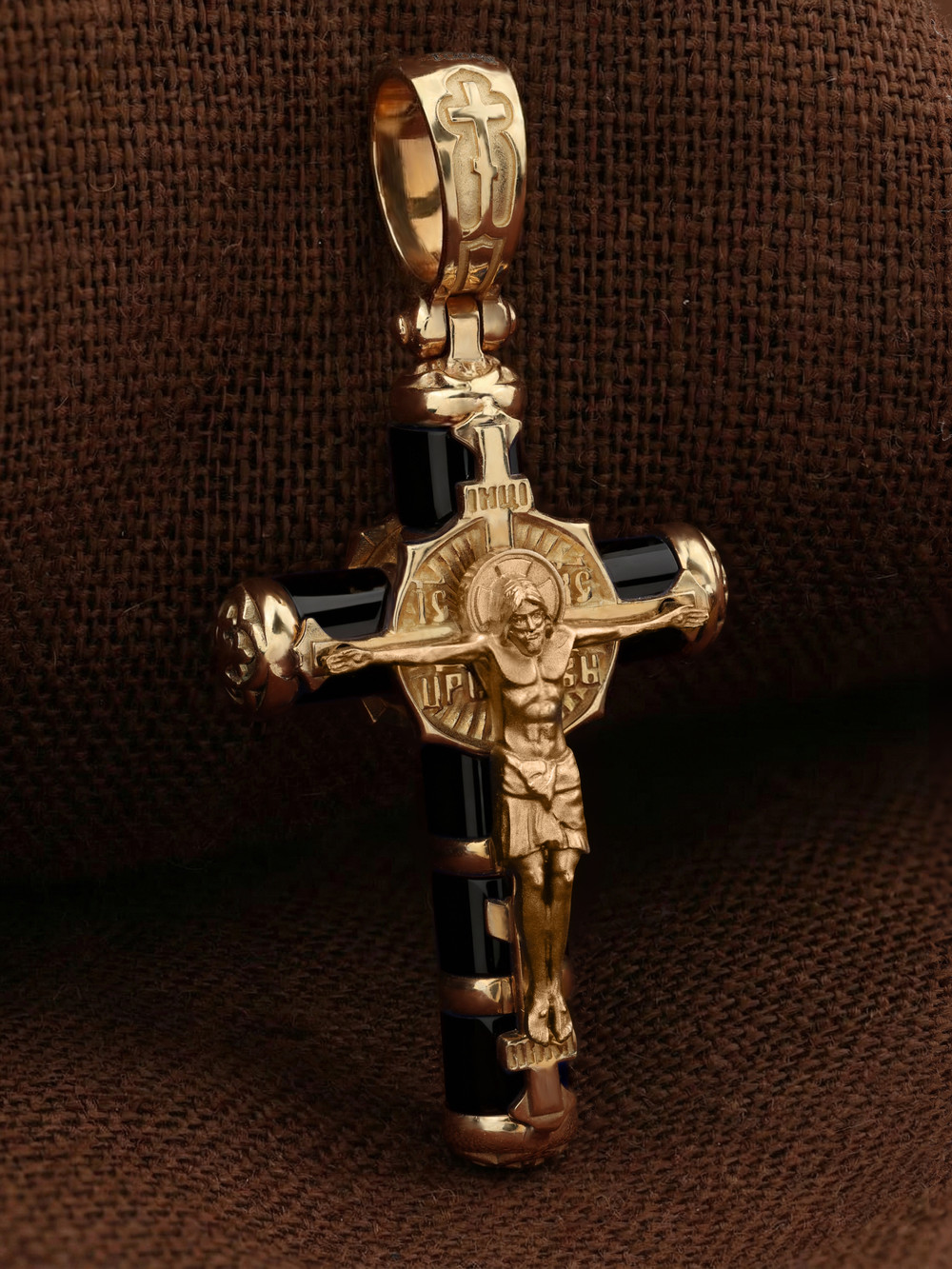 Крест из золота c ониксом