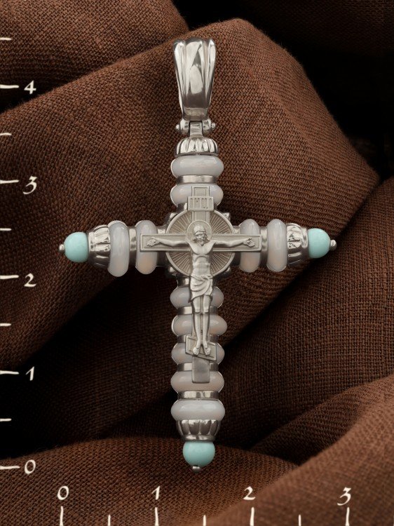 Крест из белого золота c бирюзой и кахолонгом