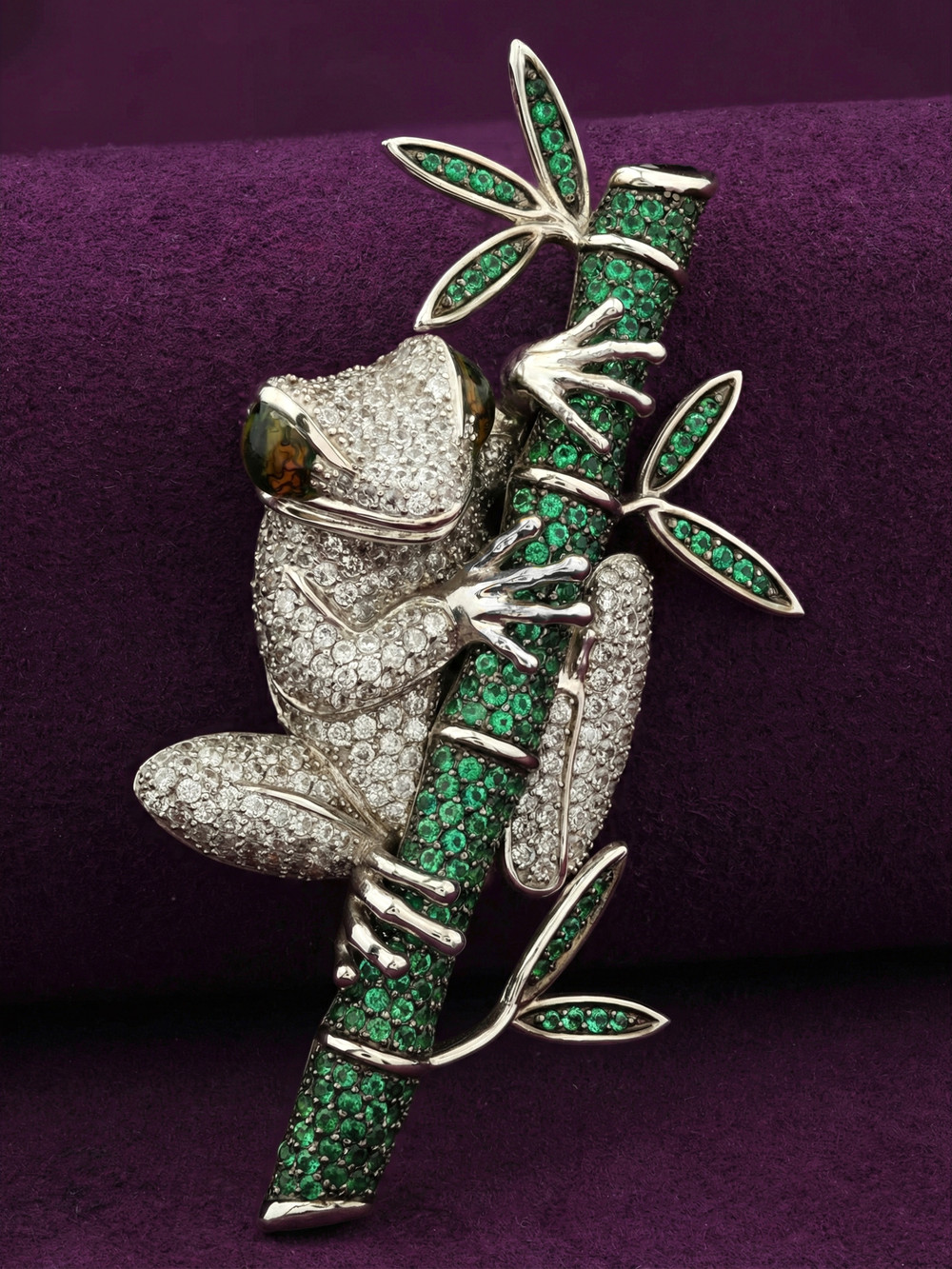 Брошь из белого золота c эмаль , фианитом и дымчатым кварцем