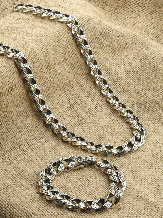 Браслет из серебра c рубином