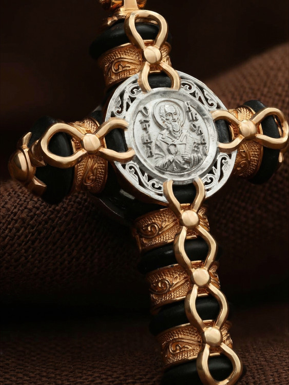 Крест из золота c ониксом