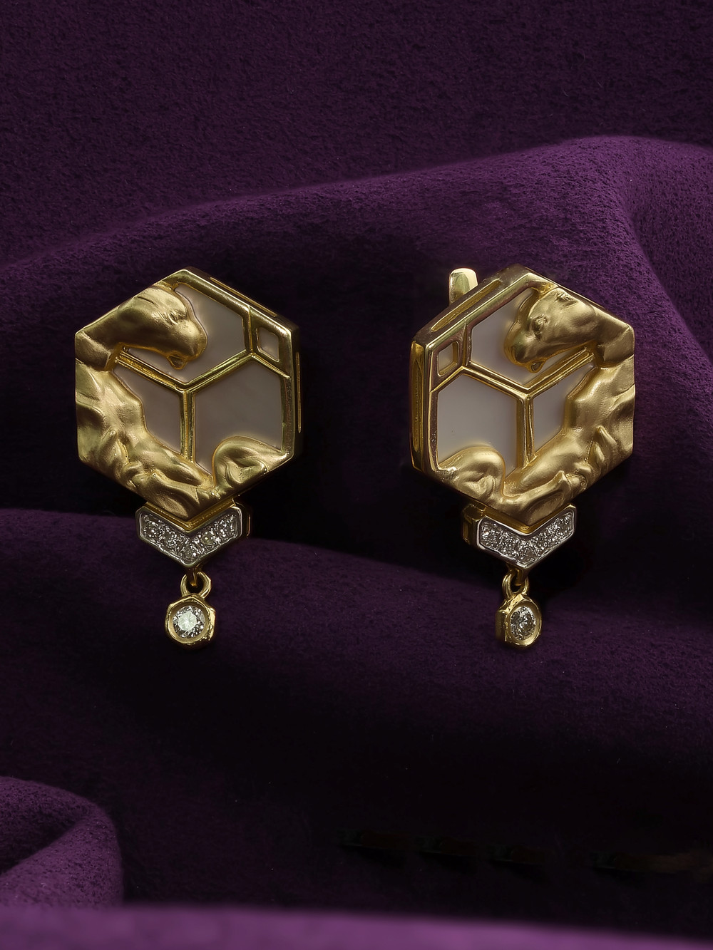 Серьги из лимонного золота c бриллиантами и перламутром