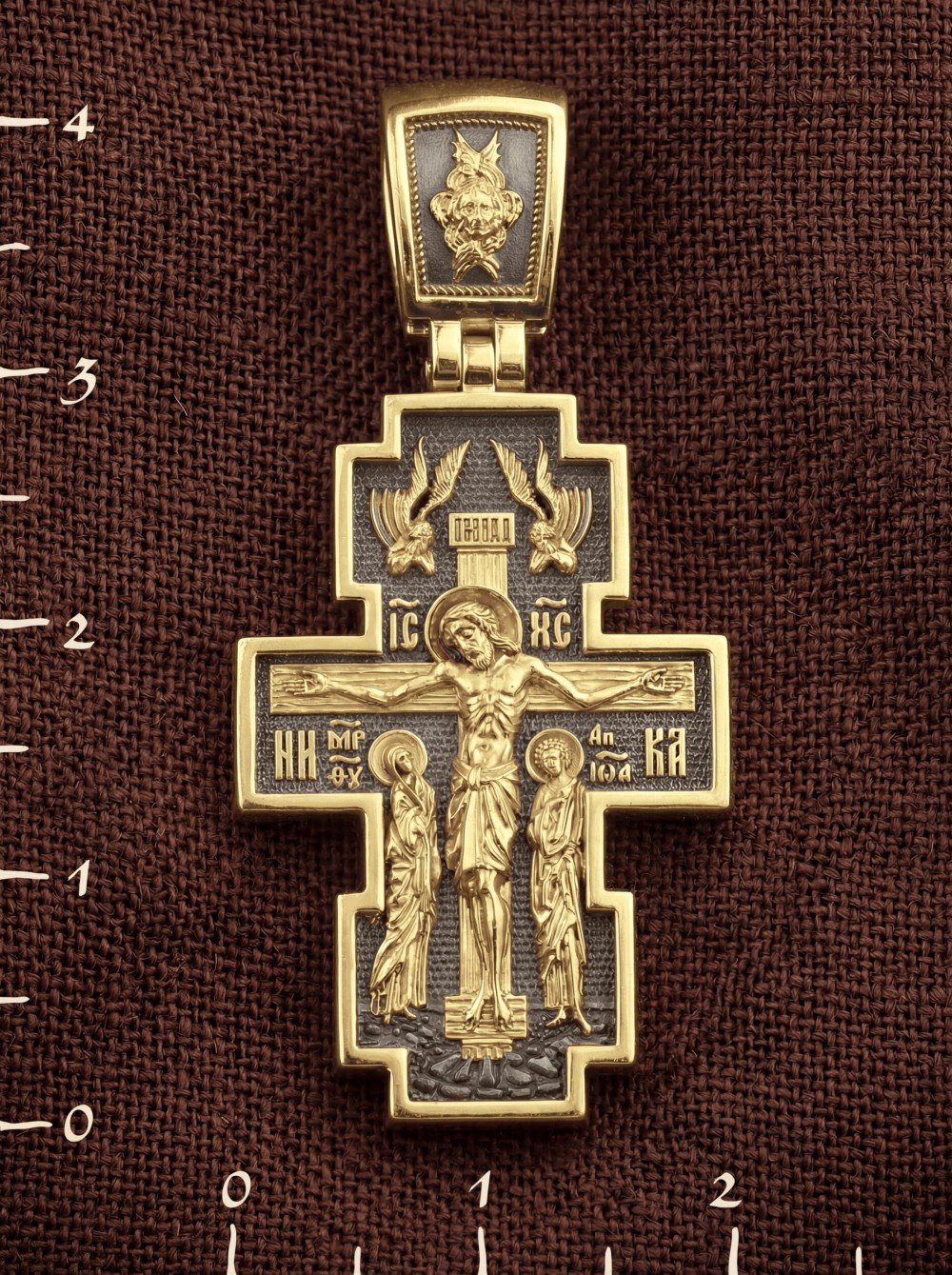 Крест из лимонного золота