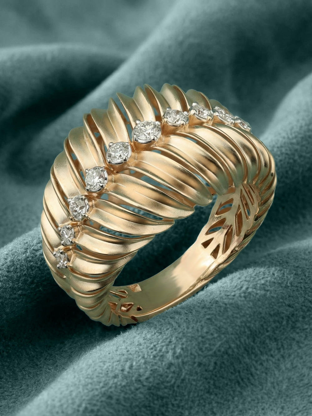 Кольцо из золота c бриллиантами