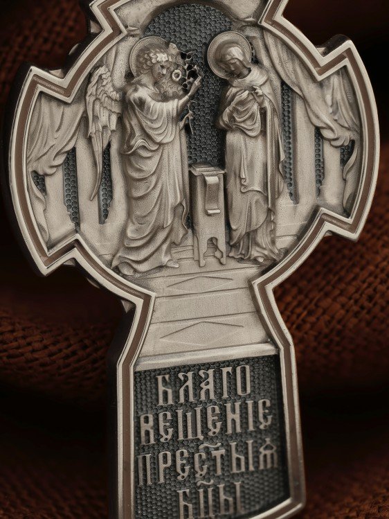 Крест из белого золота