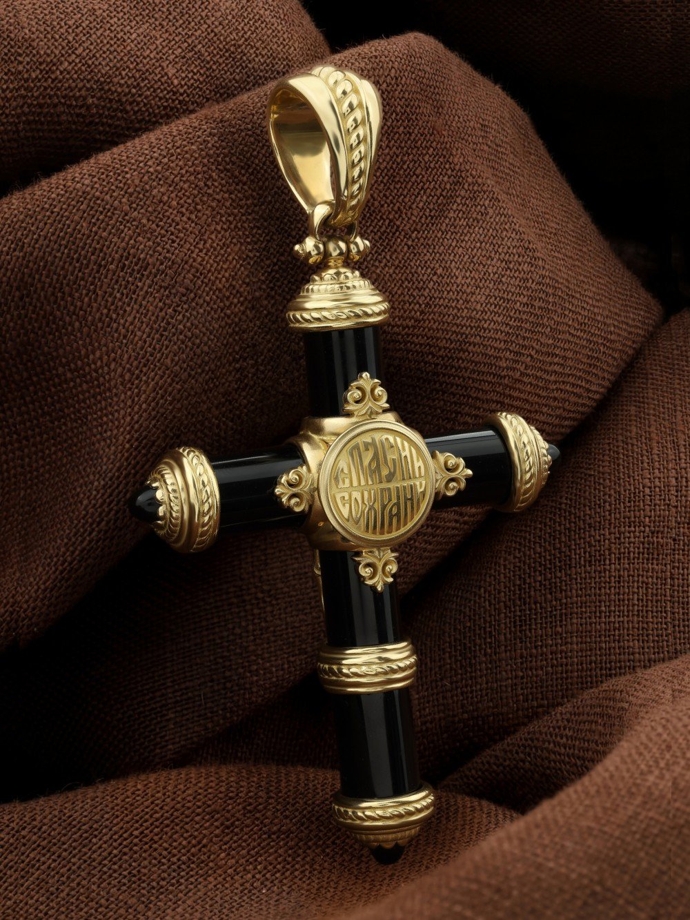 Крест из лимонного золота c ониксом