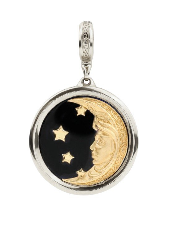 Подвеска из белого золота c ониксом и перламутром