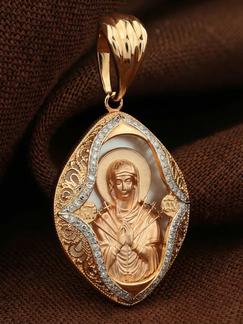 Образок из золота c бриллиантами и перламутром