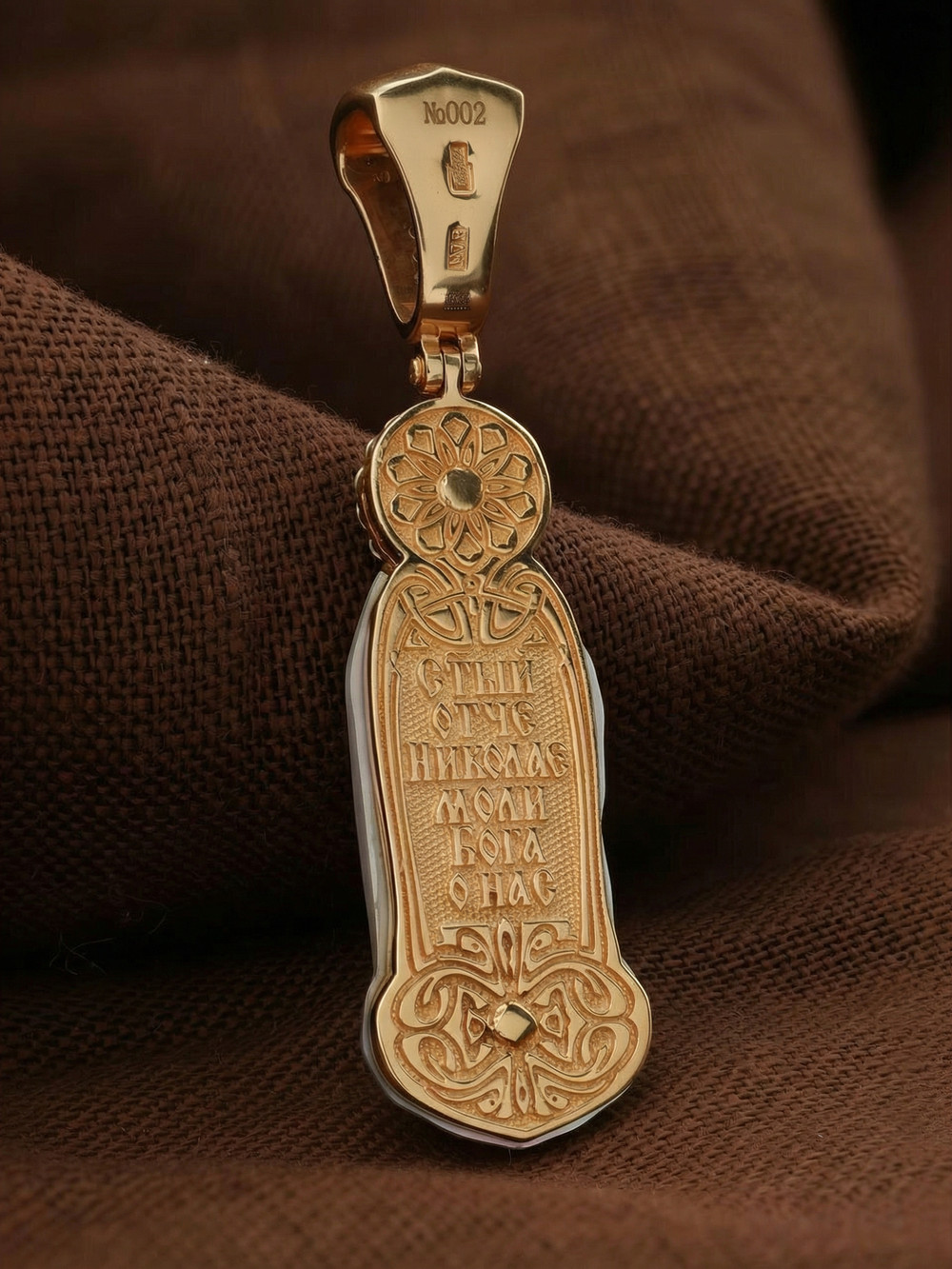 Образок из золота c бриллиантами и перламутром