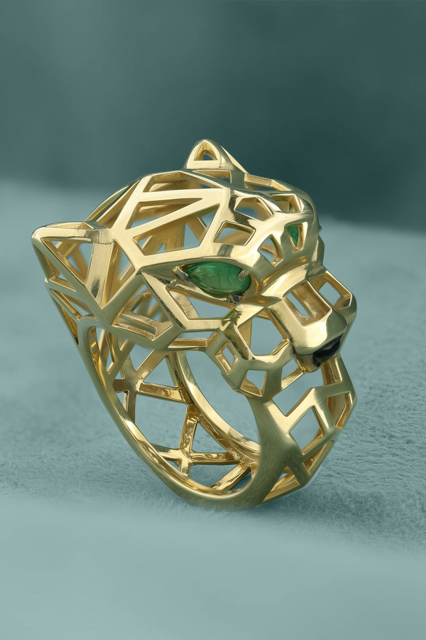 Кольцо из лимонного золота c изумрудом и ониксом