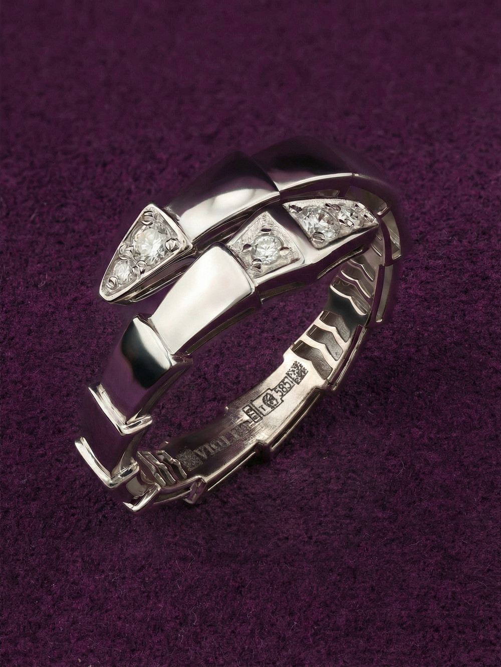 Кольцо из белого золота c бриллиантами