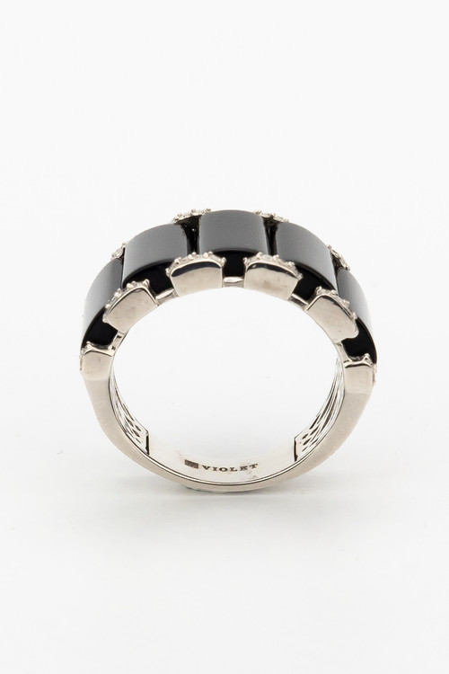 Кольцо из белого золота c бриллиантами и ониксом