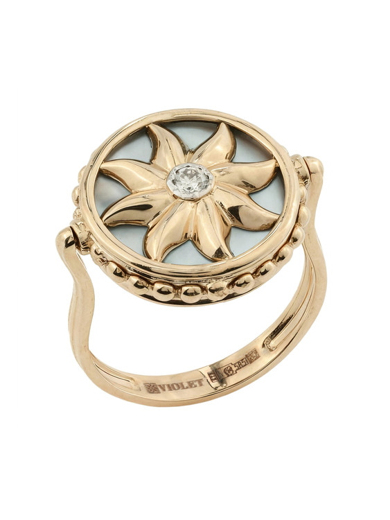 Кольцо из золота c бриллиантами, ониксом и перламутром